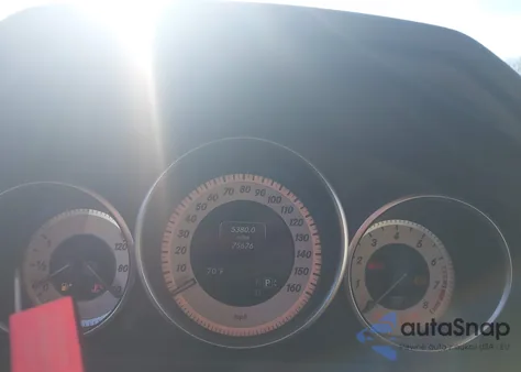 2016 Mercedes-Benz E 350 z USA, uszkodzony, nr VIN WDDHF5KB8GB207480